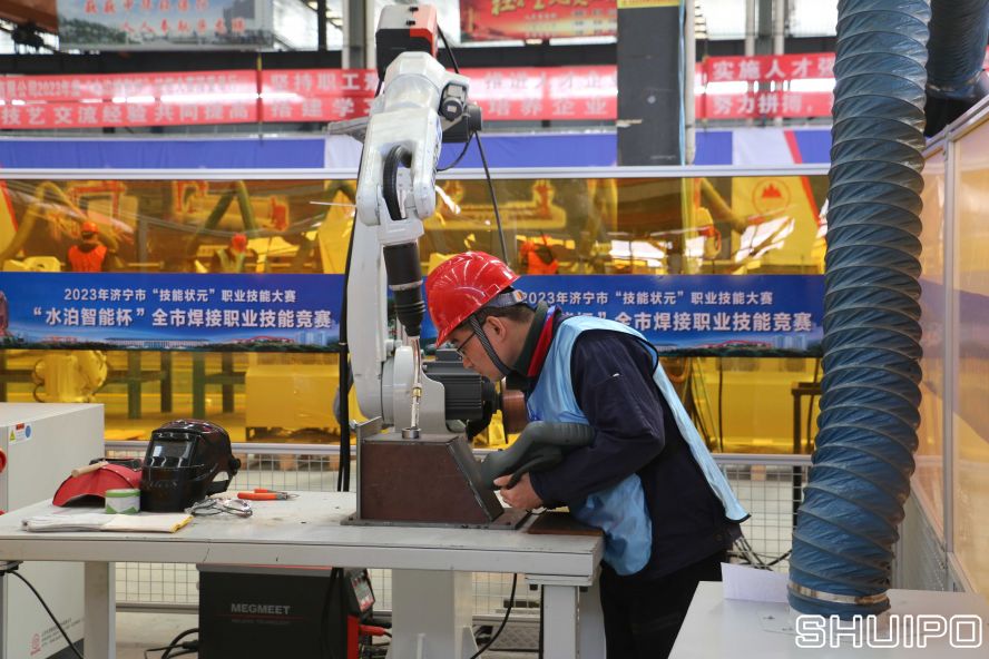 6.機器人焊接.JPG 6.機器人焊接.JPG